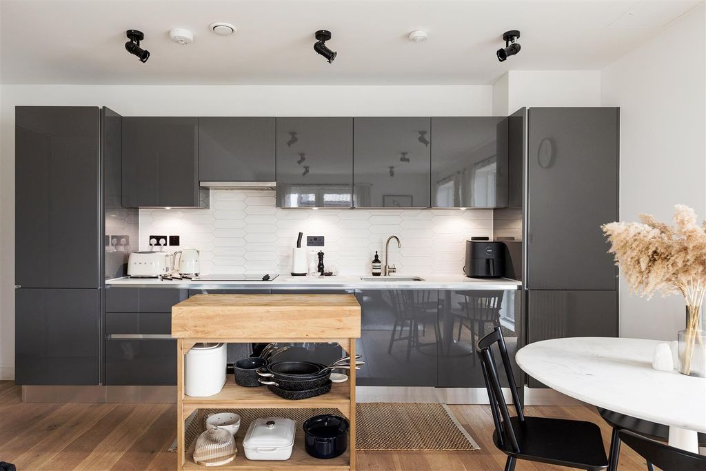 Property photo 3 of 26 Picture House Mews, E17