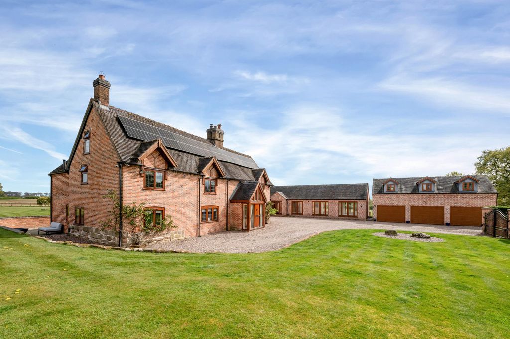 Property photo 3 of 24 The Oak House