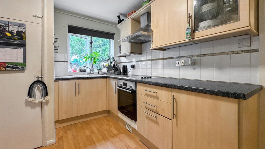 Property photo 3 of 8 Kitchen
