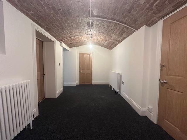 Property photo 1 of 6 Hallway 1