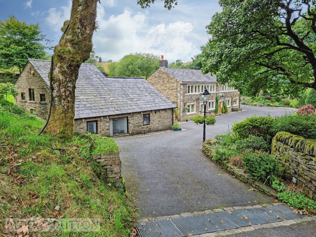 Property photo 1 of 60 Hanson House &amp; Barn