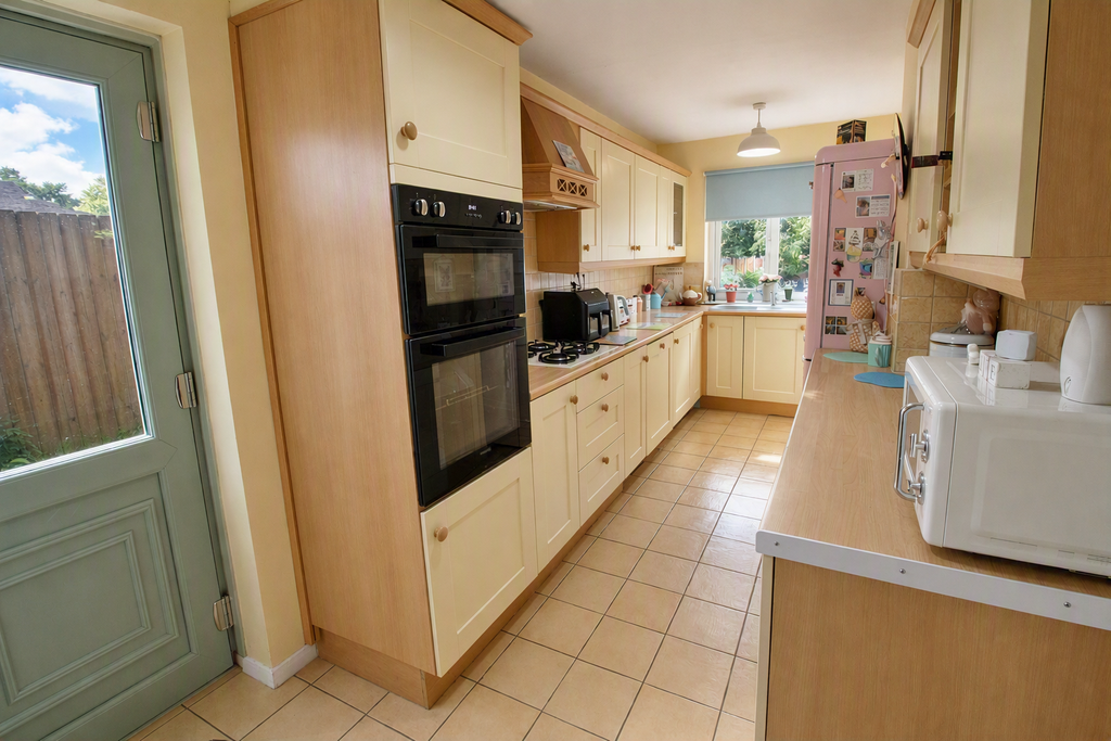 Property photo 3 of 22 Kitchen