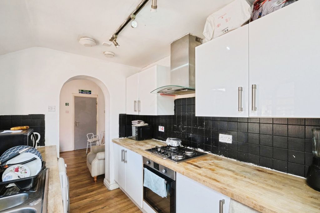 Property photo 2 of 26 Pbox-Img.Jpg