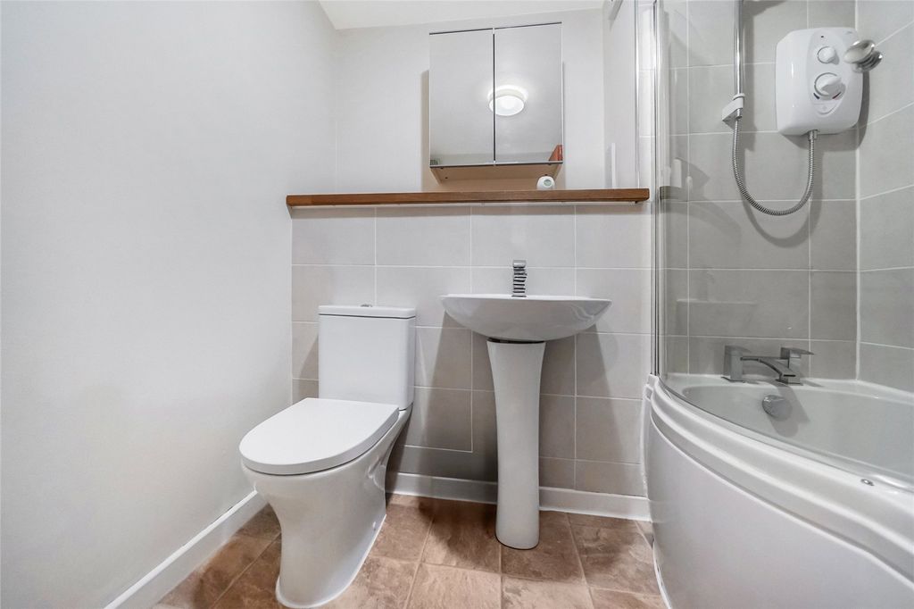 Property photo 3 of 20 Bathroom