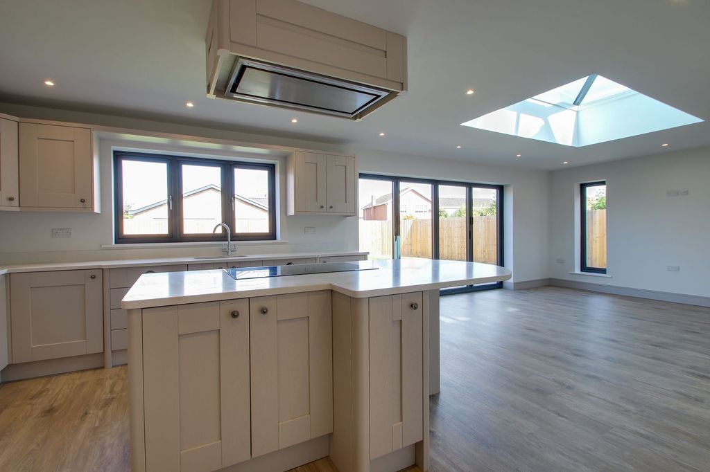 Property photo 2 of 35