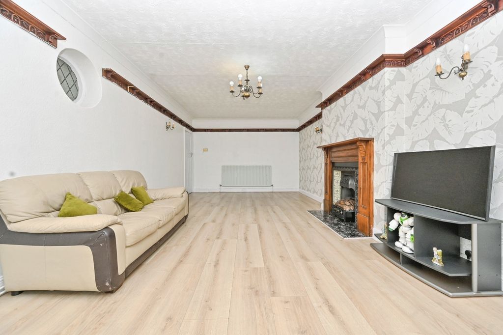 Property photo 2 of 15 Photo