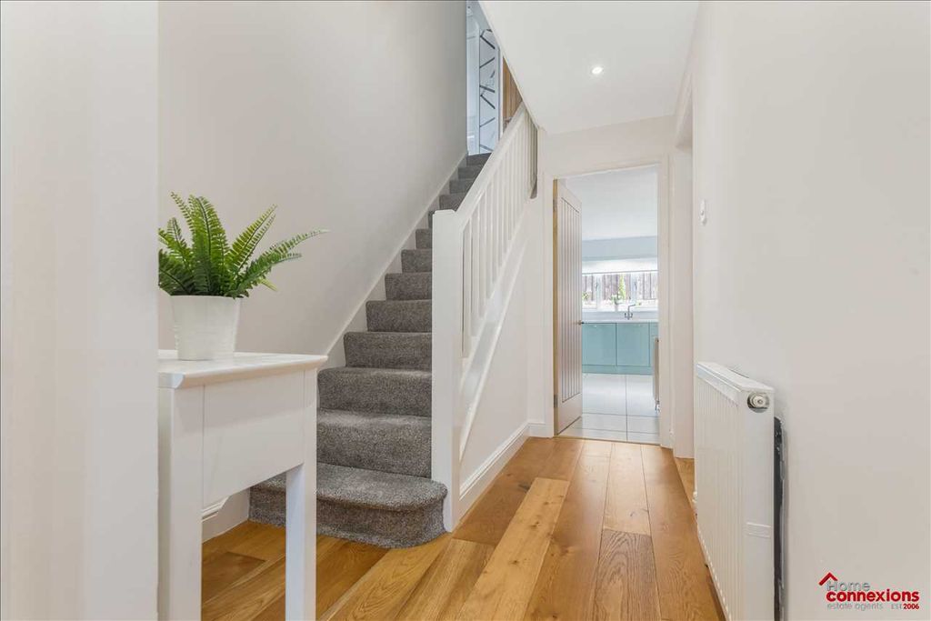Property photo 2 of 32 Entrance Hallway