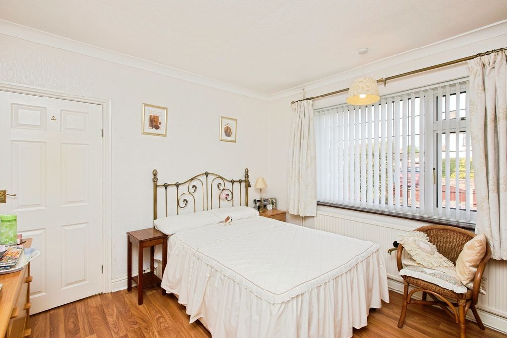 Property photo 3 of 16 Bedroom