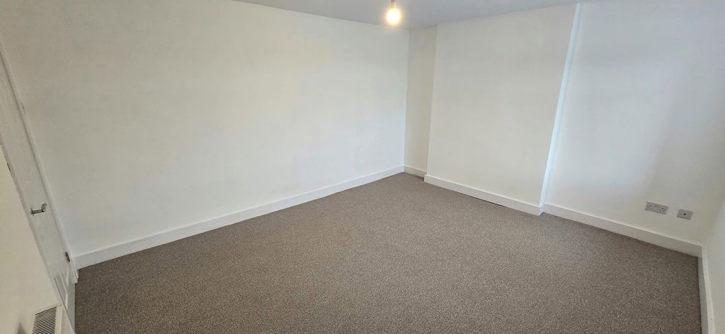 Property photo 3 of 39