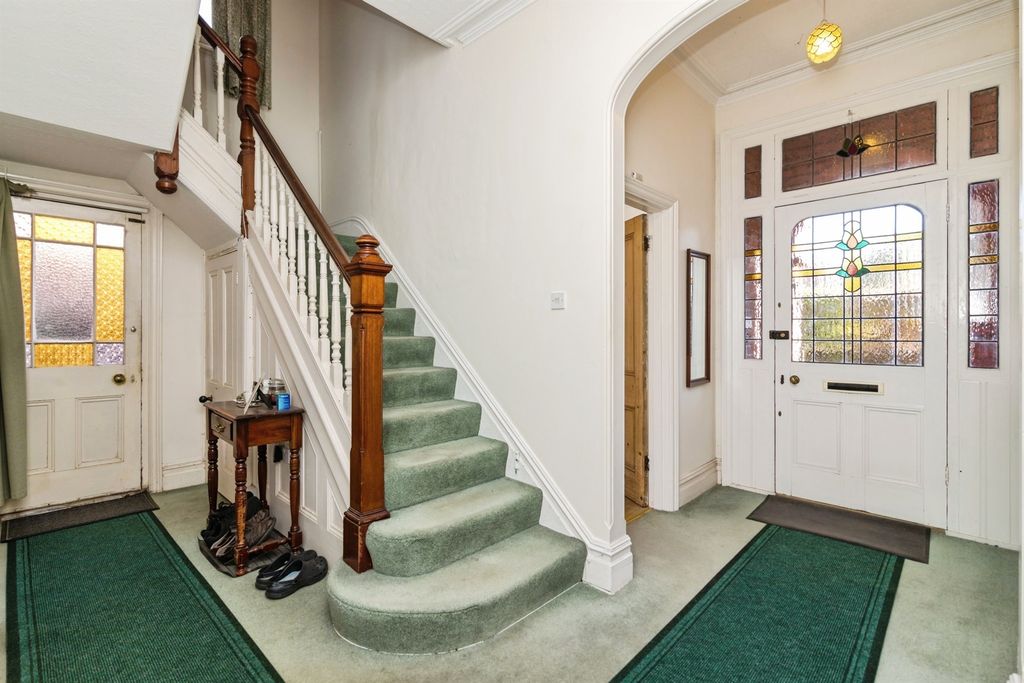 Property photo 2 of 22