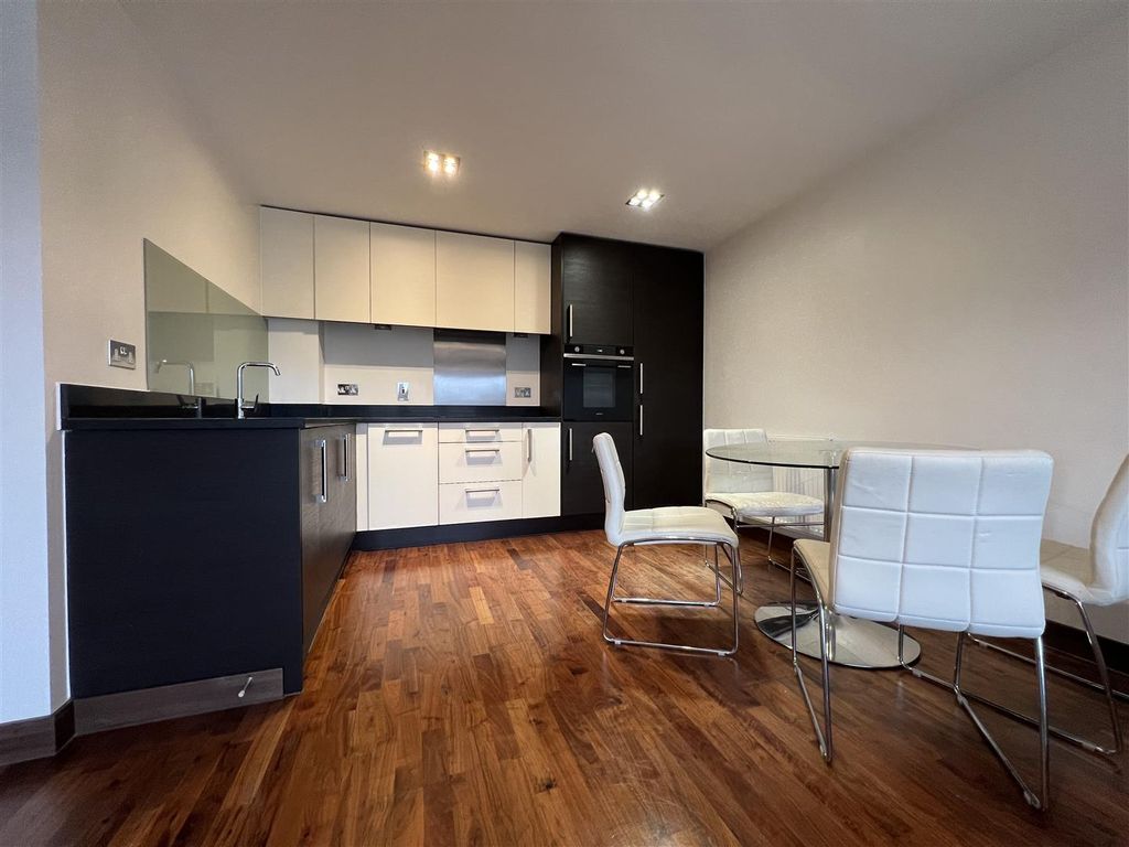 Property photo 3 of 11 Kitchen