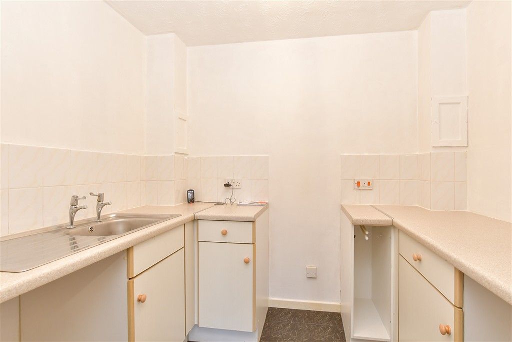 Property photo 2 of 8 Kitchen