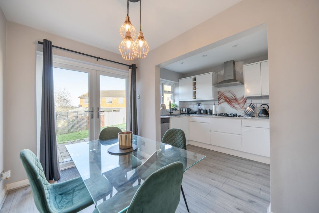 Property photo 1 of 21 1421828-10-69A71E...