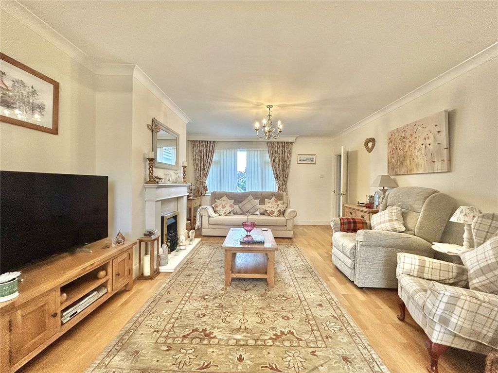 Property photo 3 of 16 Picture No. 02