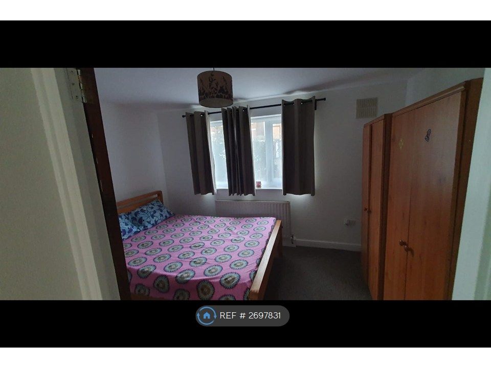 Property photo 2 of 8 Bedroom