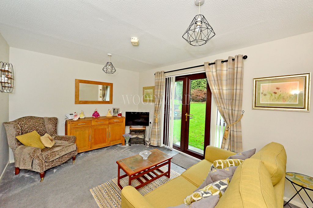 Property photo 2 of 11 Living Room