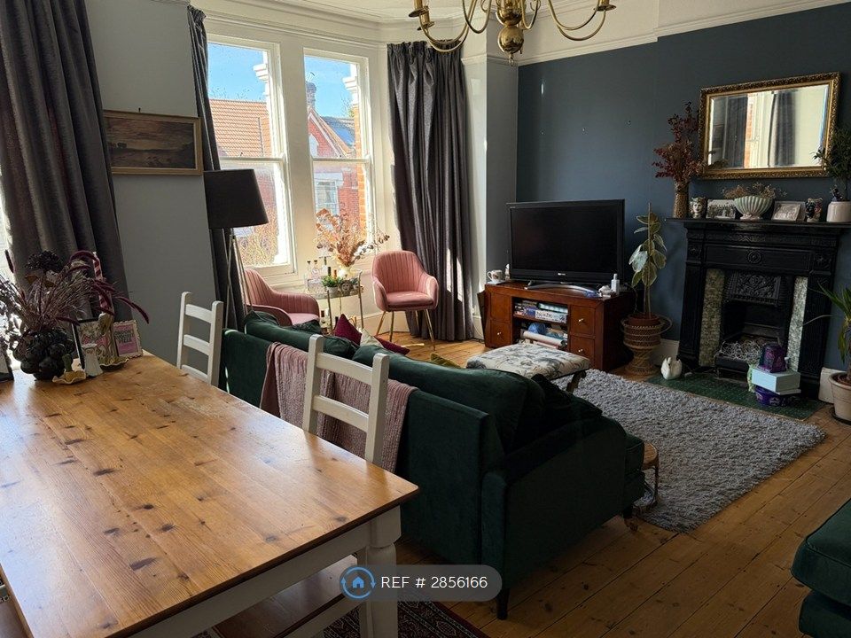 Property photo 2 of 11 Lounge