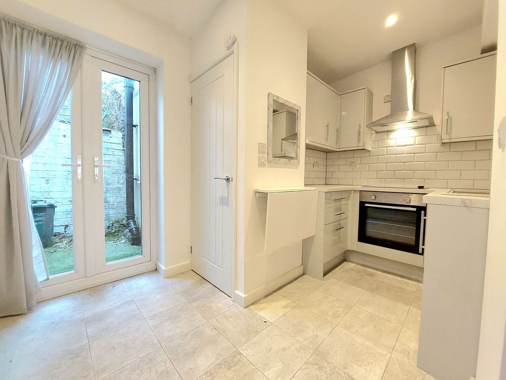 Property photo 3 of 25