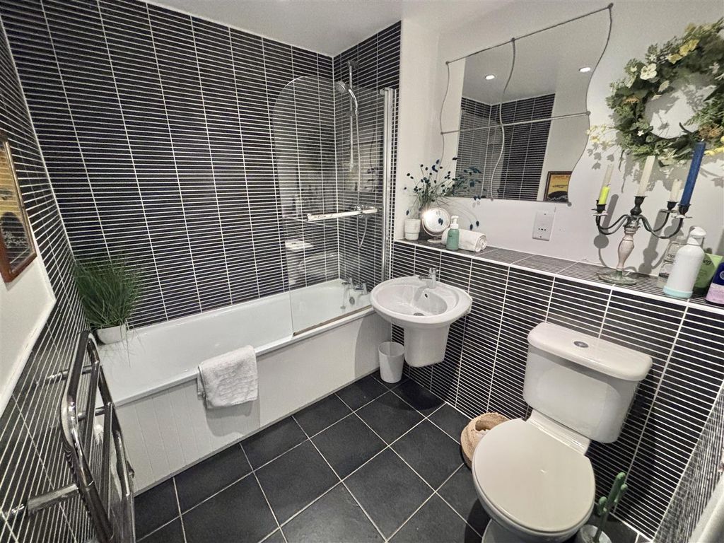 Additional image 13 of 1 bed flat for saleQuay Hill, Penryn TR10