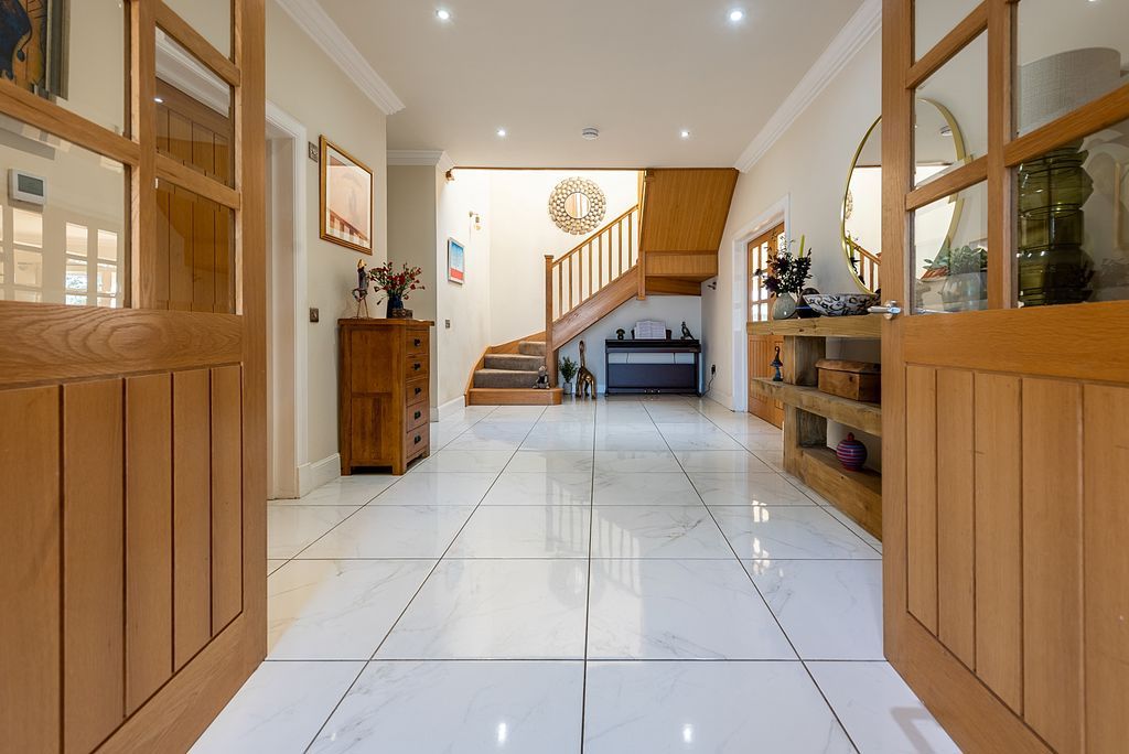 Property photo 3 of 40 Hallway