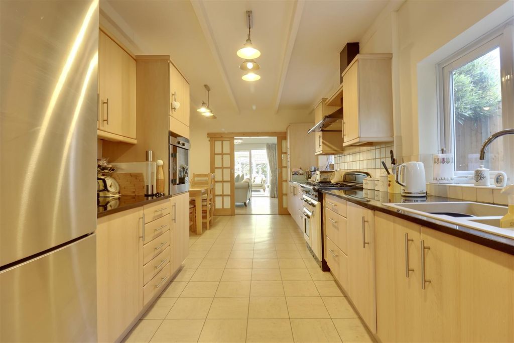 Property photo 1 of 42 1B1143E8-04F7-4A46-B444-27De32C0C2Cf_1_201_A.Jpeg