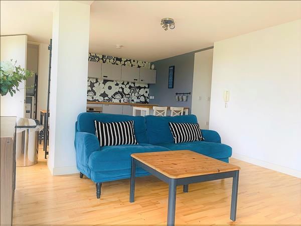 Property photo 1 of 8 Spacious And Modern One-Bedroom Apartment