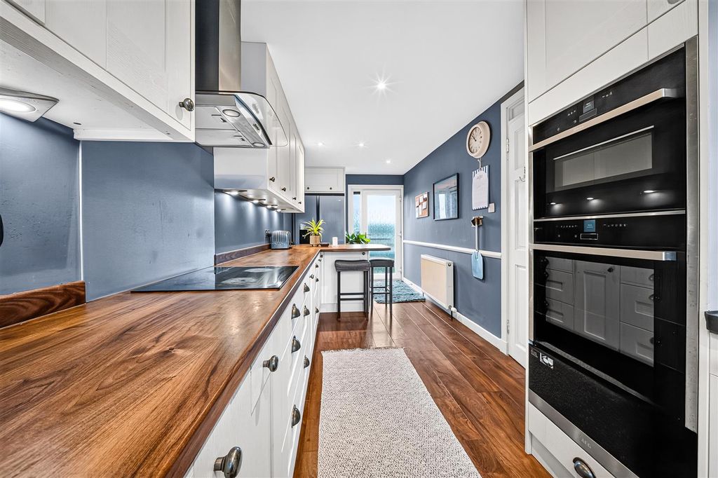 Property photo 3 of 20 Kitchen/Diner