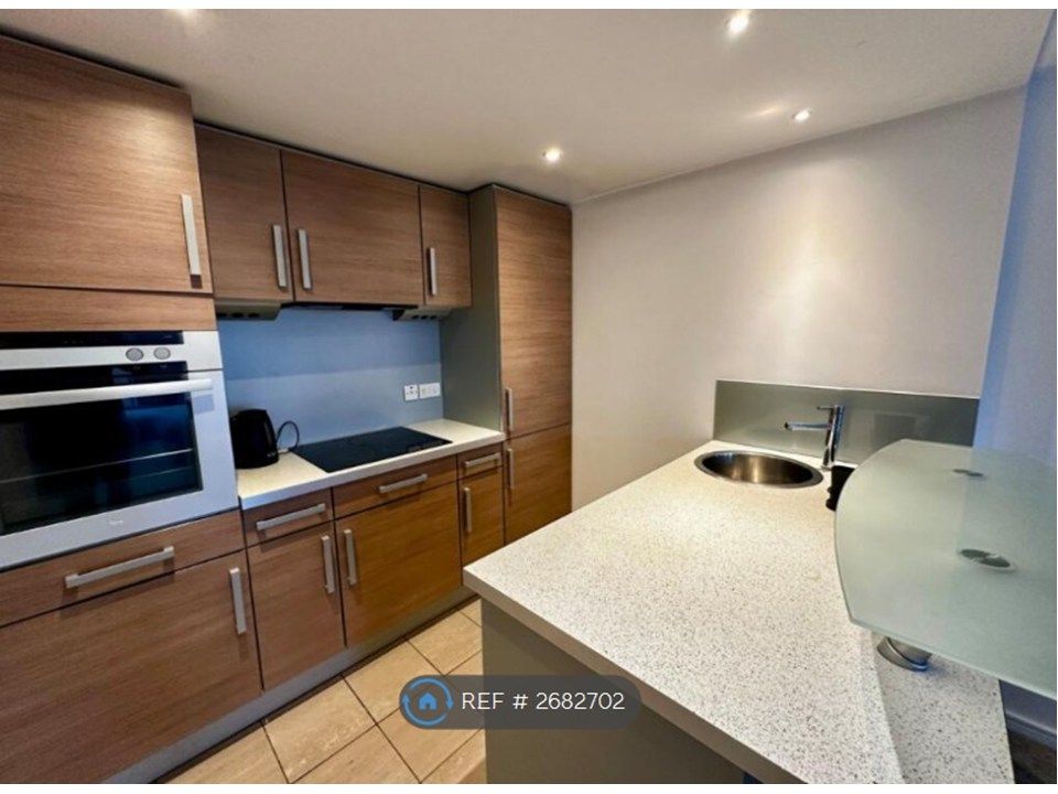 Property photo 3 of 7 Kitchen