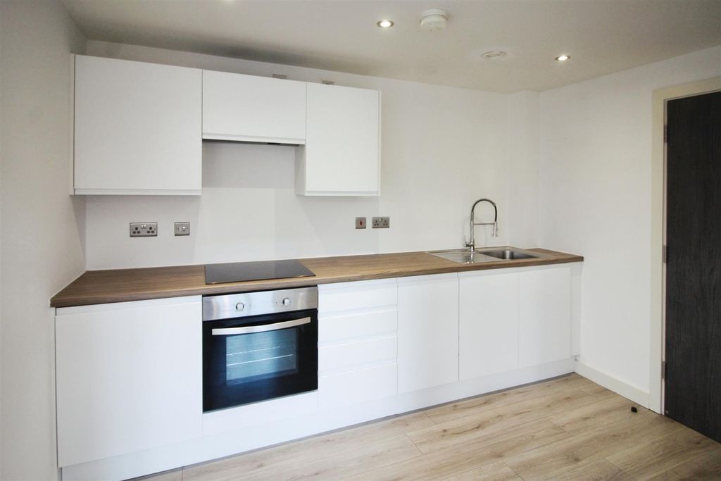 Property photo 3 of 12 Kitchen Area
