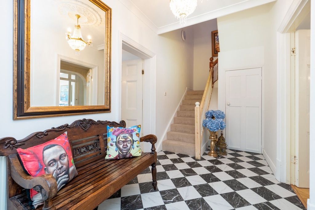 Property photo 3 of 36