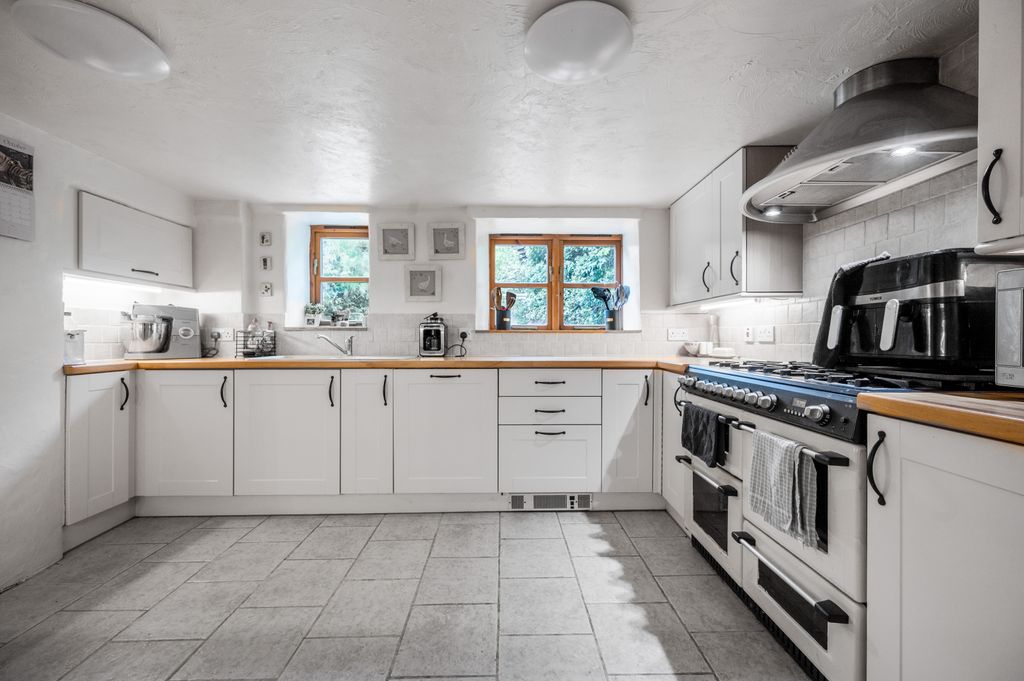 Property photo 3 of 21