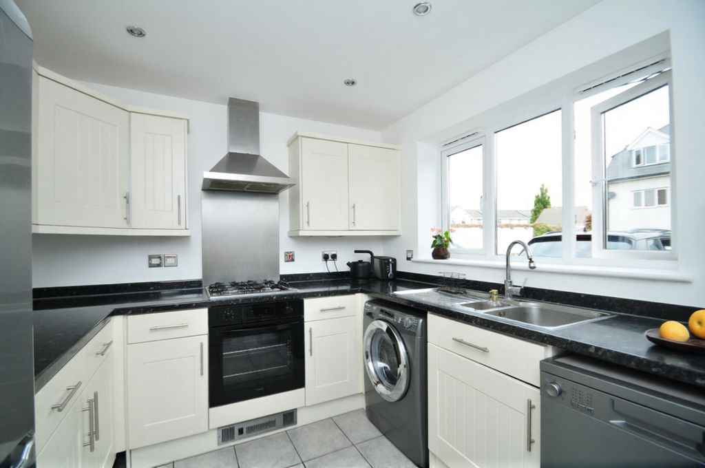 Property photo 2 of 13 Kitchen