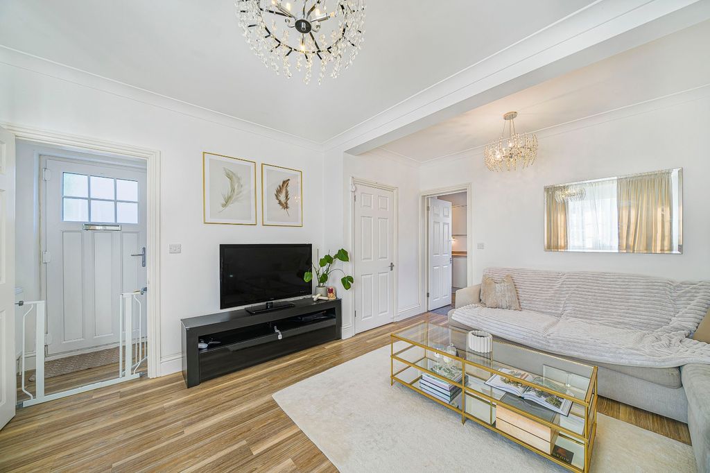 Property photo 2 of 21 Picture No. 30