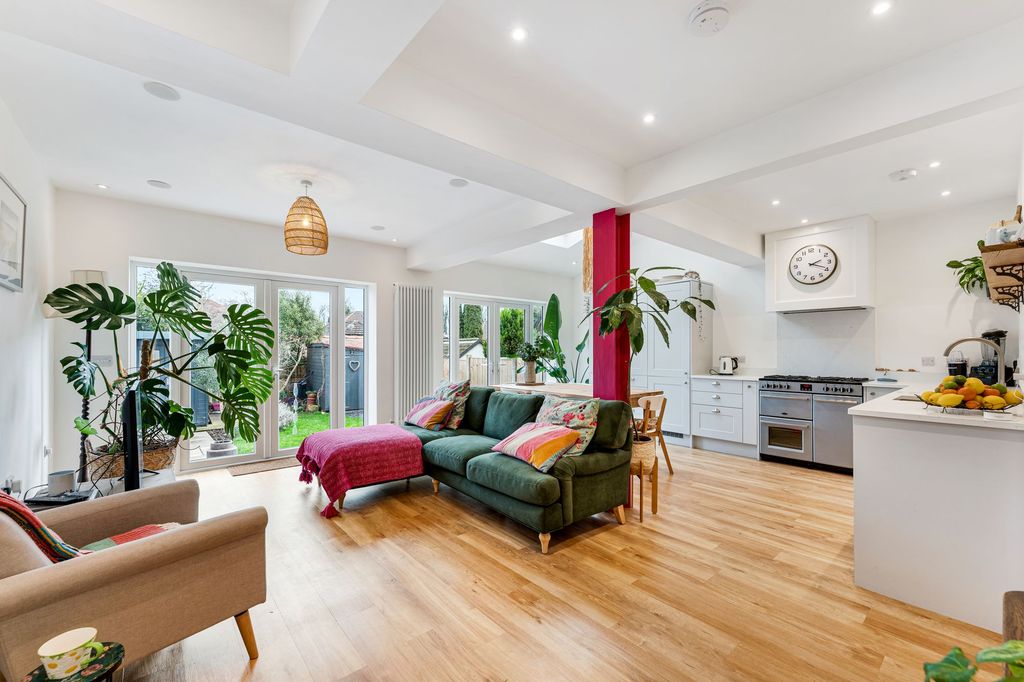 Property photo 3 of 36