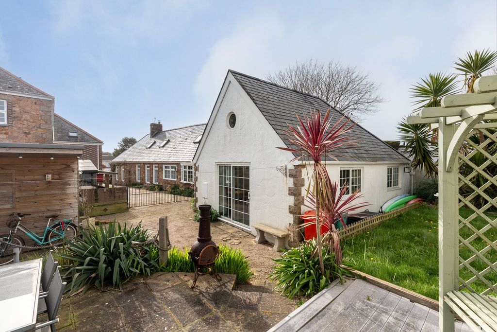 Property photo 1 of 33