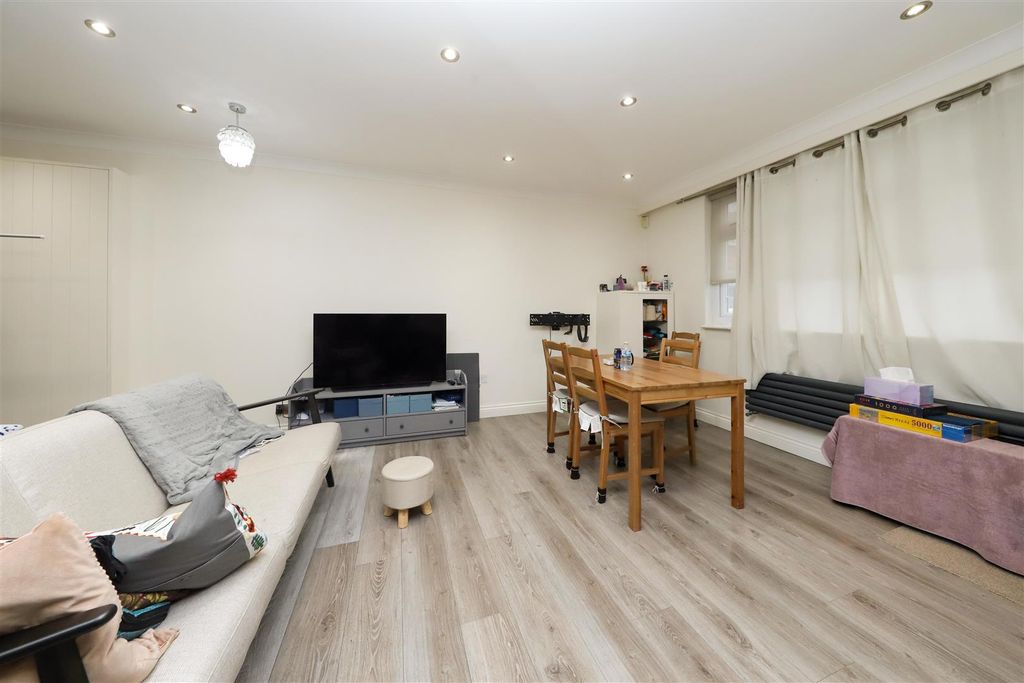 Property photo 2 of 12 Nursery Road