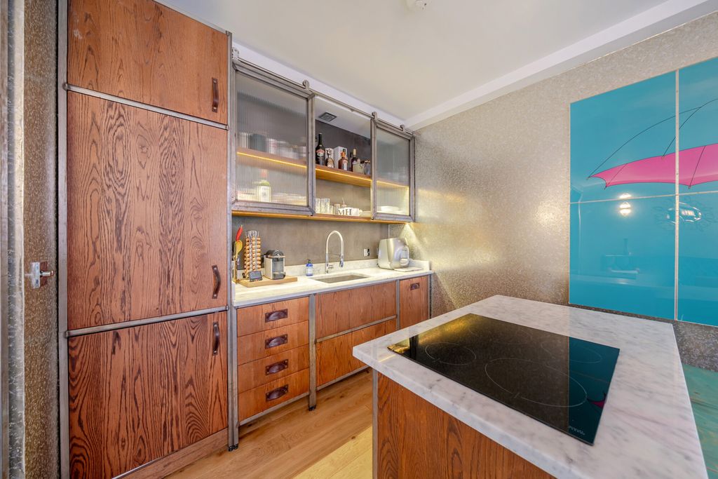 Property photo 2 of 27 Kitchen