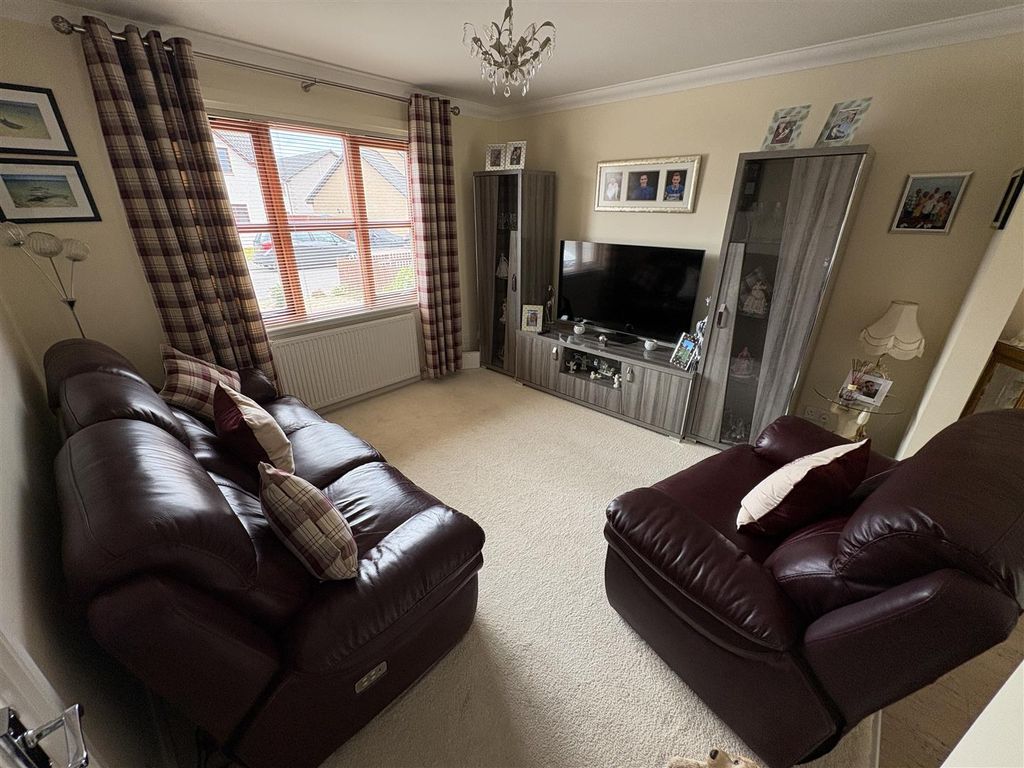 Property photo 2 of 30 Lounge