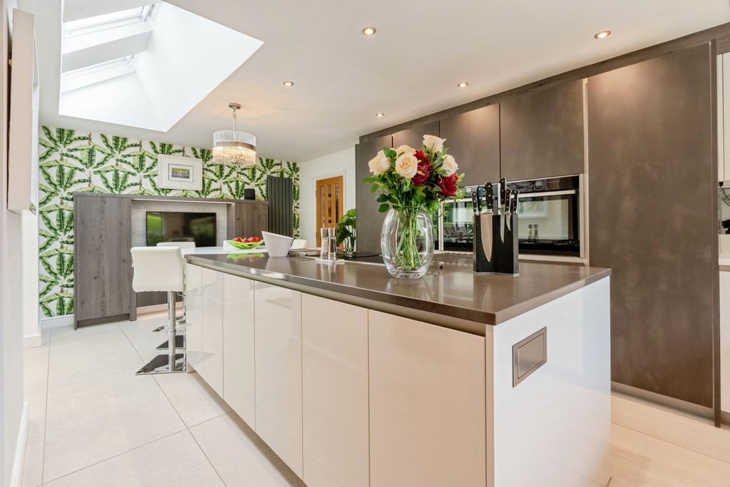 Property photo 3 of 40 Pbox-Img.Jpg