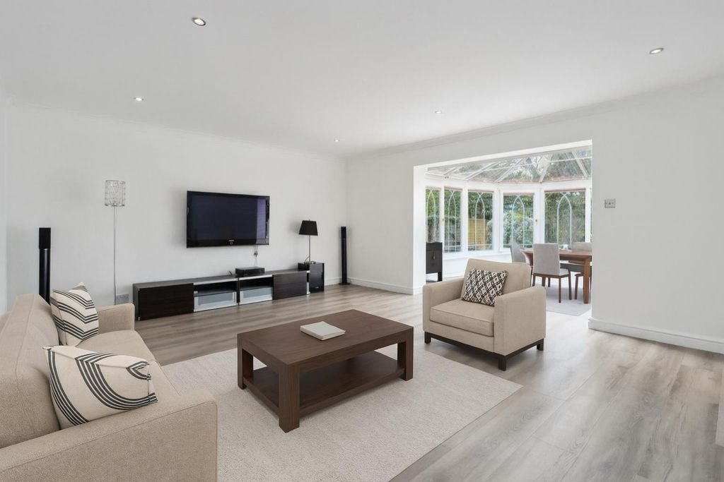 Property photo 3 of 18 Image