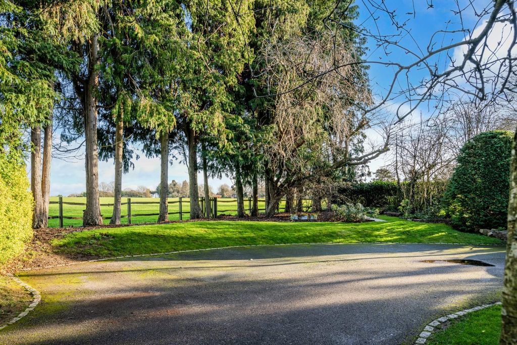 Property photo 2 of 33