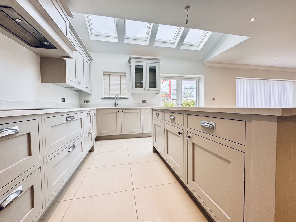 Property photo 3 of 37 Gallery