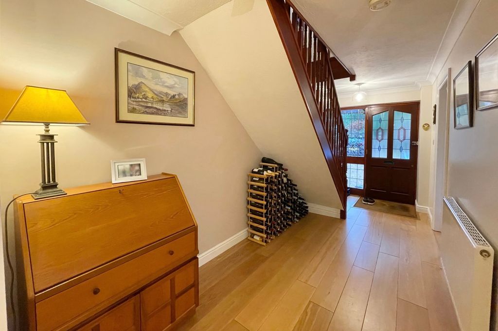 Additional image 12 of 4 bed detached house for saleSycamore Road, Farnborough GU14