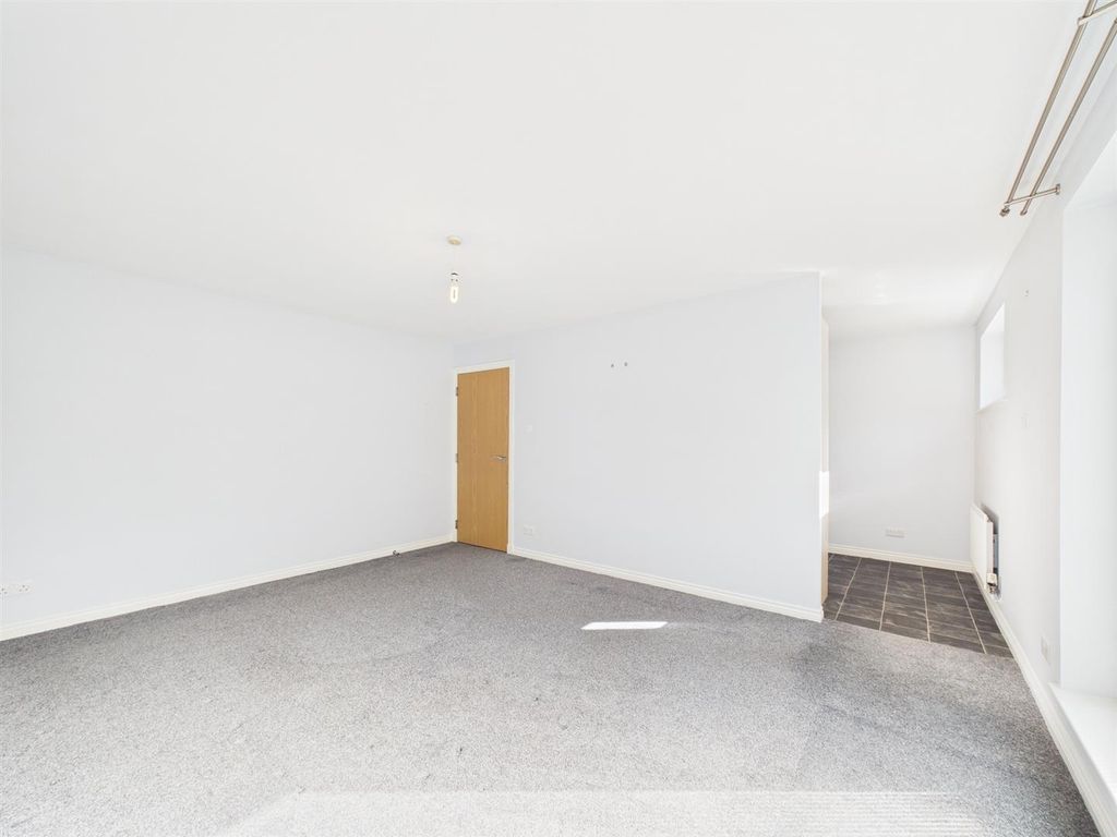 Property photo 3 of 13 Cam01486G0-Pr1035-Still005.Jpg