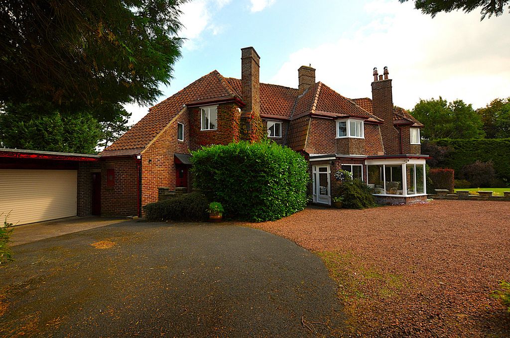 Property photo 3 of 37