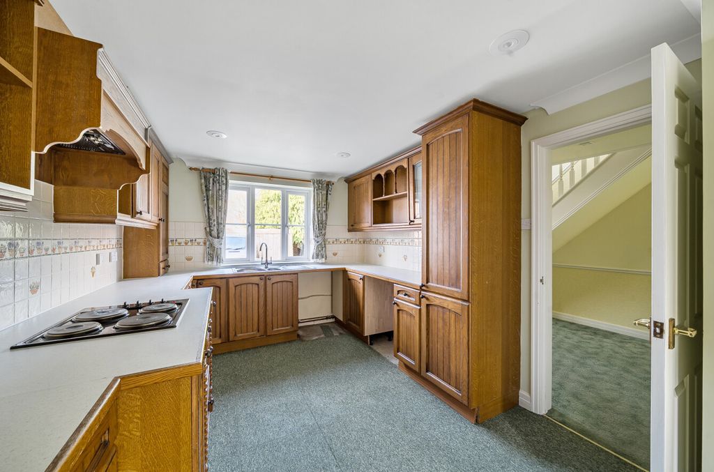 Property photo 3 of 19 Kitchen