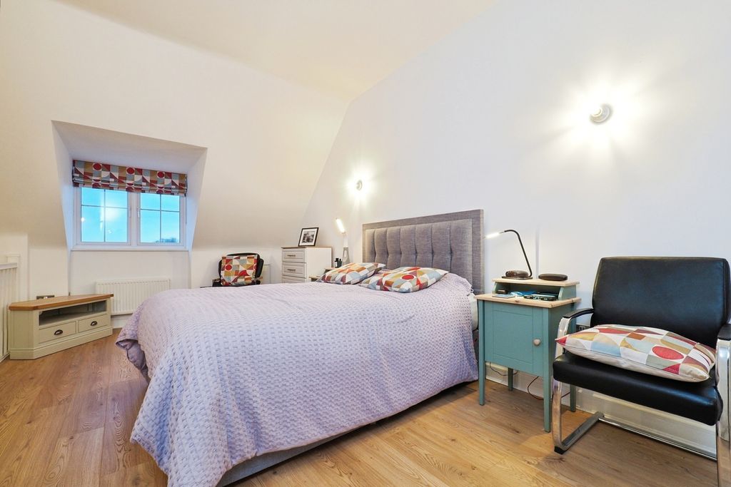 Property photo 3 of 18 Pbox-Img.Jpg