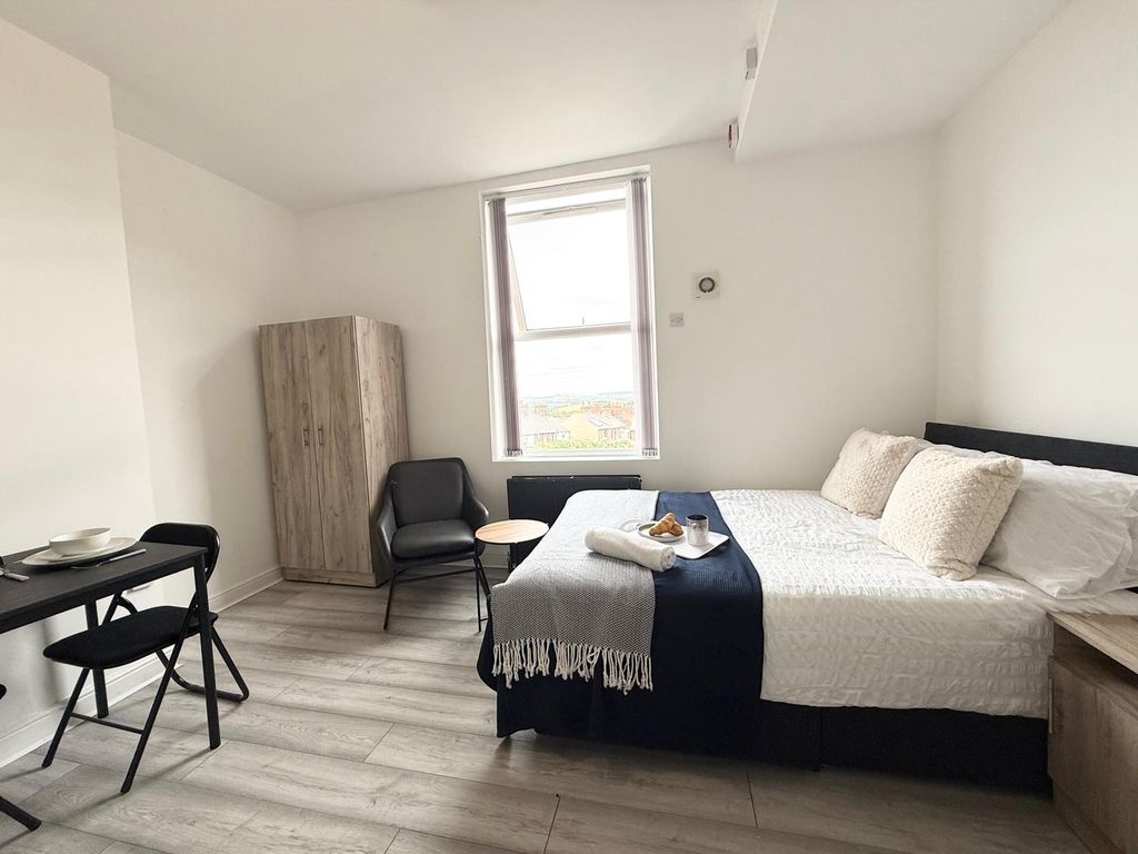 Property photo 2 of 21 R6