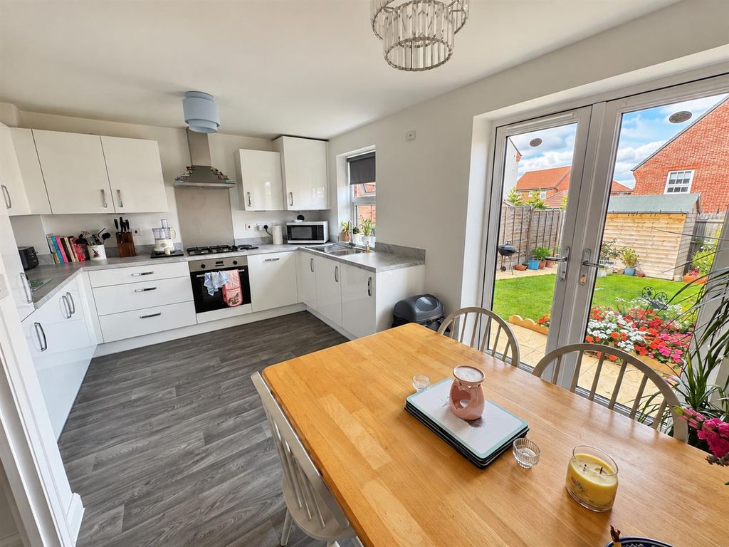 Property photo 2 of 11 Kitchen Diner