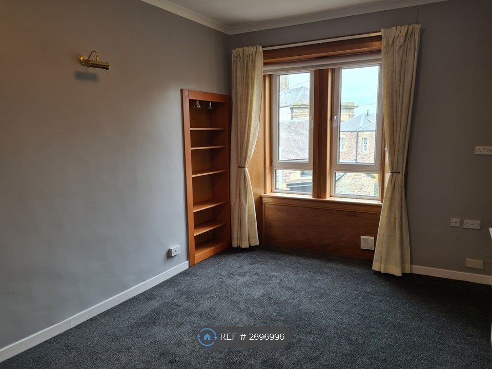 Property photo 3 of 7 Living Room